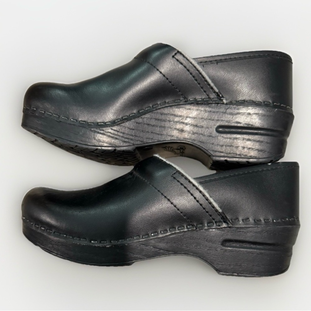 DANSKO 37 Black Leather Clogs
